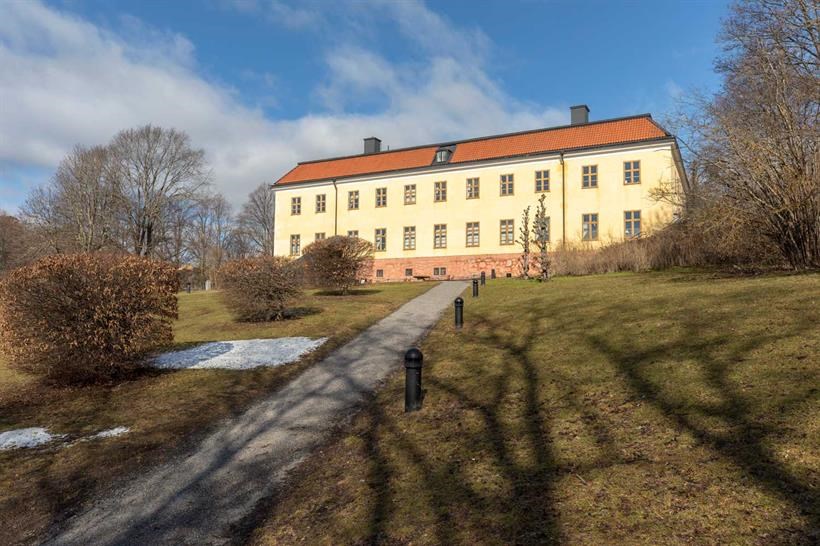 Höstig bild på Edsbergs slott