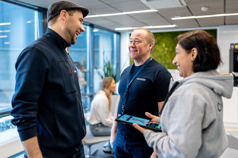 employees-having-nice-discussion.jpg